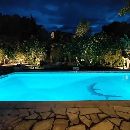 Villa Provencale Proche De La *